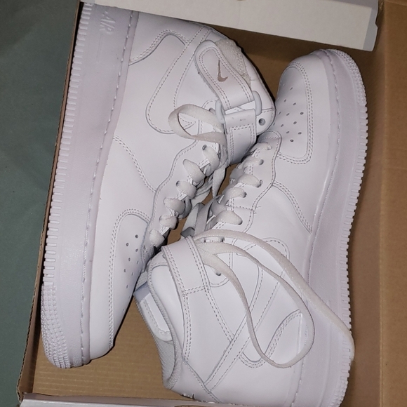 Brand New Air Force Ones - Picture 5 of 7